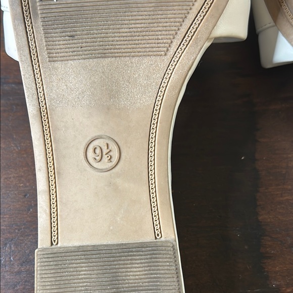 a new day Cream Sandals with Elegant Rhinestone Detail Sz 9.5 - Picture 11 of 11